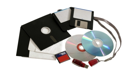 Ewolucja przechowywania danych: od wczesnych urządzeń do nowoczesnych rozwiązań cyfrowych